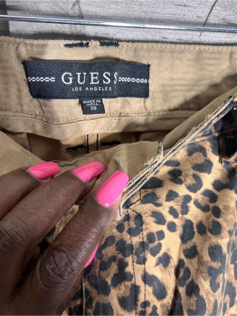 VTG GUESS Leopard Print Canvas Cargo Shorts Size 38 - Picture 3 of 10
